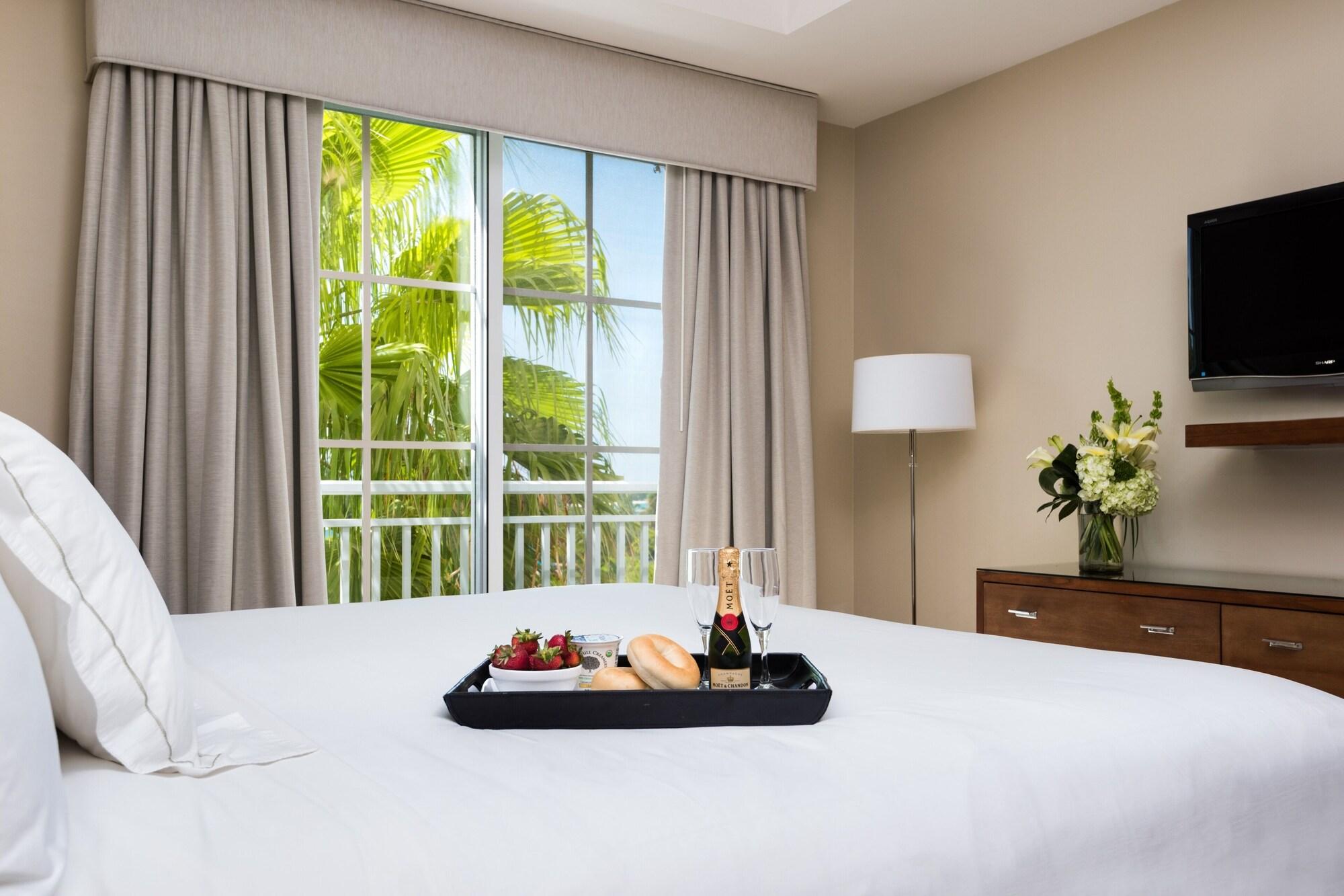 Blue Haven Resort Grace Bay Buitenkant foto