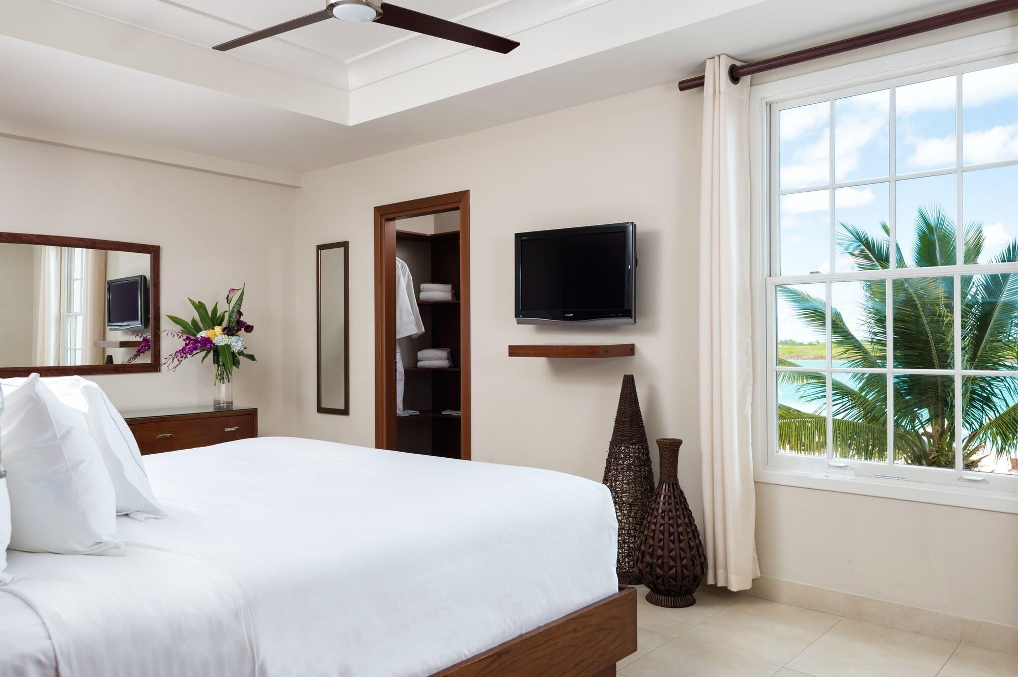 Blue Haven Resort Grace Bay Buitenkant foto