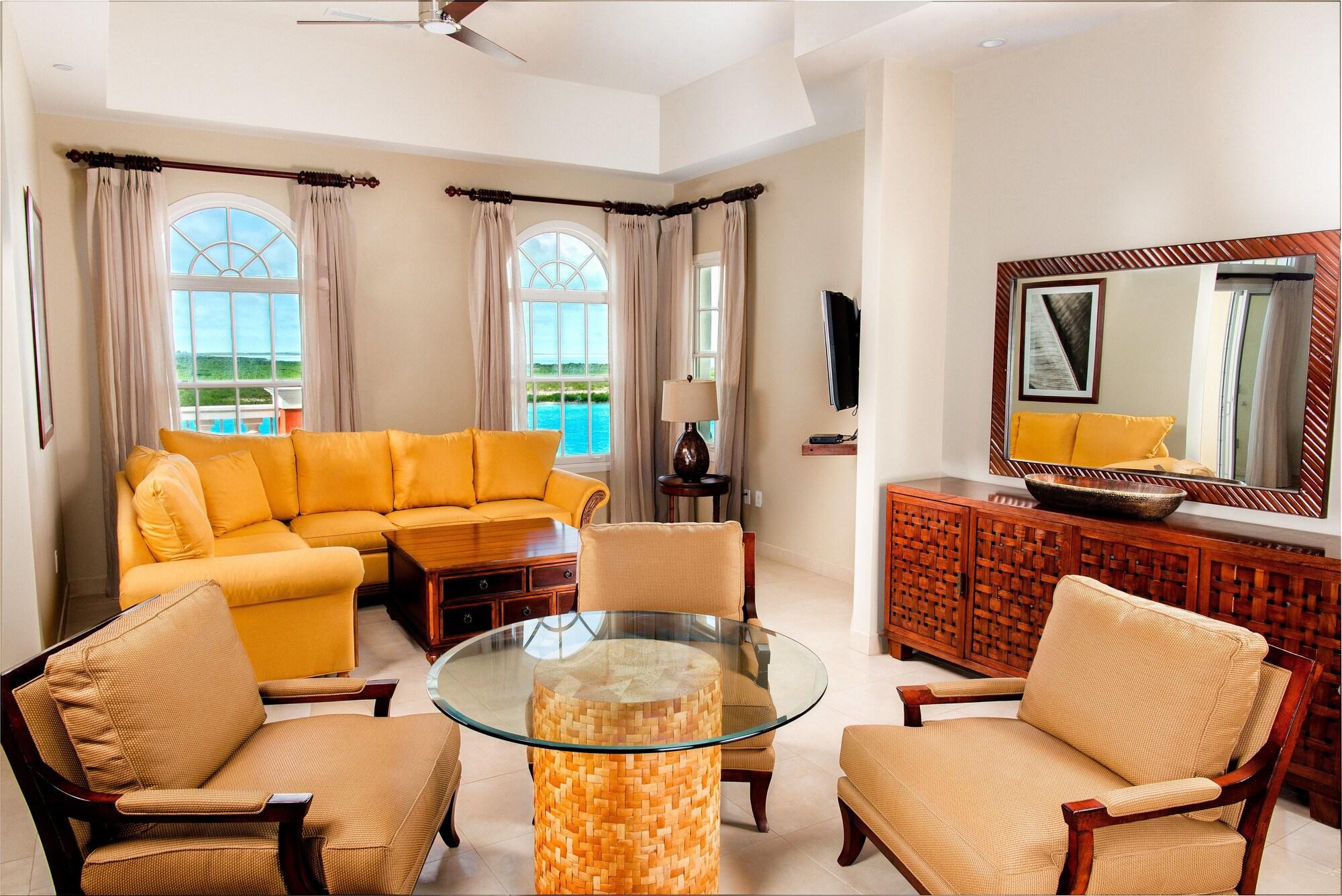 Blue Haven Resort Grace Bay Buitenkant foto